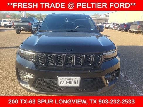 Used 2025 Jeep Grand Cherokee Altitude image 2