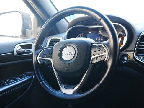 Used 2020 Jeep Grand Cherokee Laredo w/ Security & Convenience Group image 17