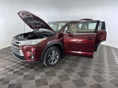 Used 2018 Toyota Highlander XLE AWD/4WD image 10