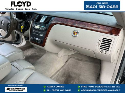 Used 2006 Cadillac DTS w/ Trunk Convenience Package FWD image 32