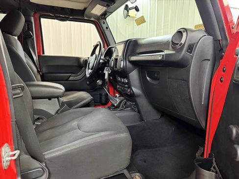 Used 2016 Jeep Wrangler Unlimited Sport w/ Connectivity Group image 24