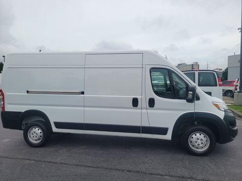 Used 2023 RAM ProMaster 2500 FWD image 2