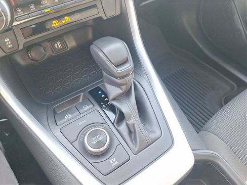 Certified 2025 Toyota RAV4 LE AWD/4WD image 12