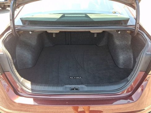 Used 2024 Nissan Altima 2.5 SV FWD image 30