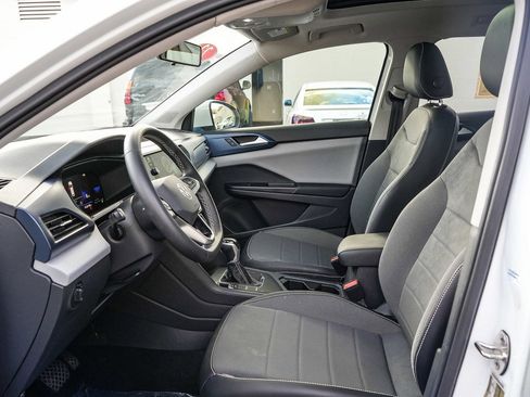 Used 2022 Volkswagen Taos SE FWD image 17