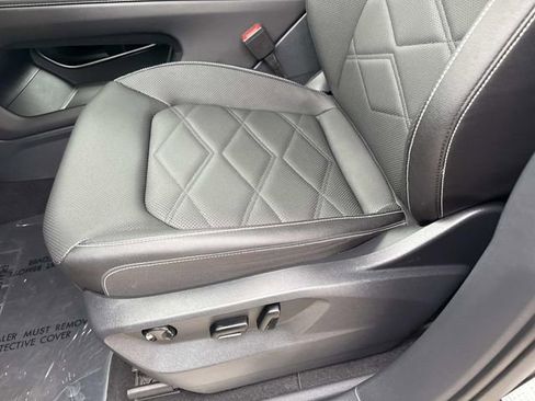 Used 2025 Volkswagen Atlas SE image 14