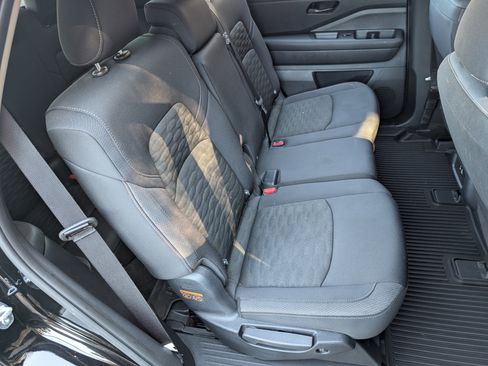 Used 2025 Nissan Pathfinder S image 20