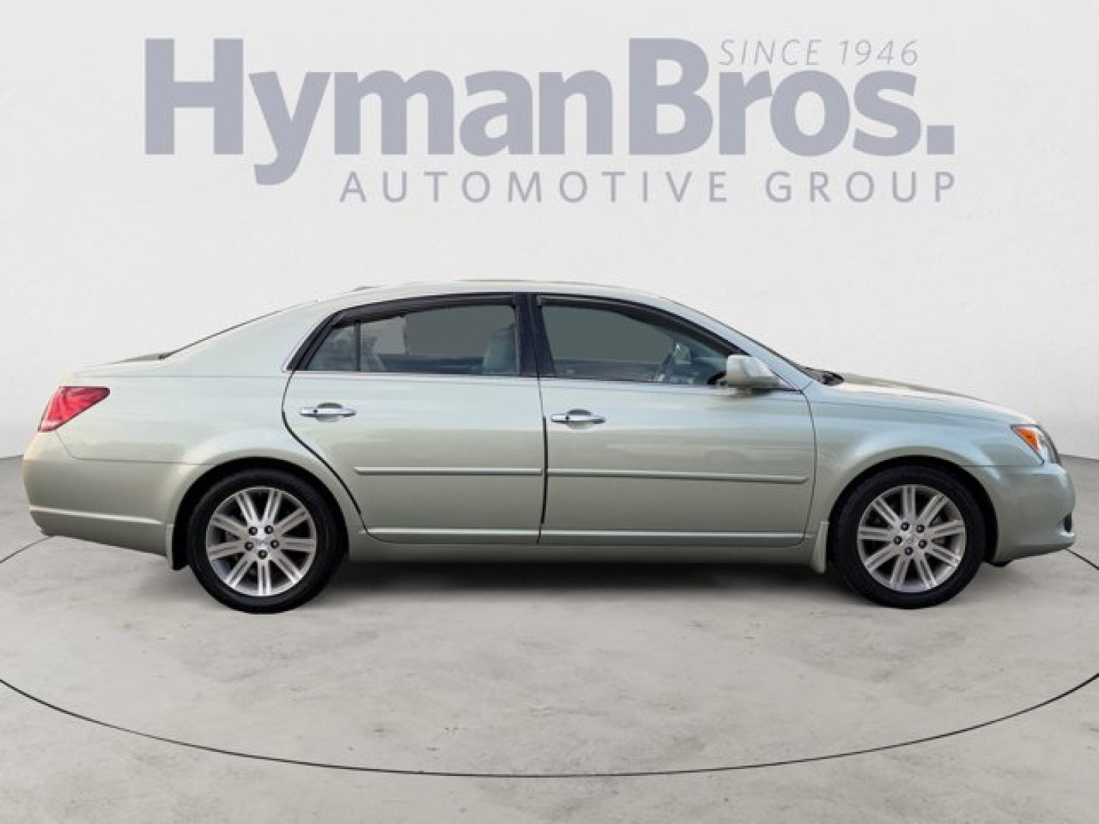Used 2009 Toyota Avalon Limited FWD image 2