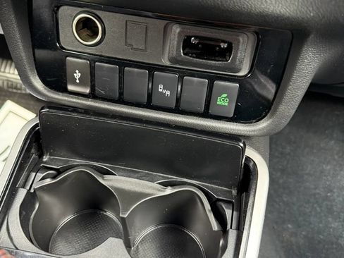 Used 2020 Mitsubishi Outlander LE AWD/4WD image 33