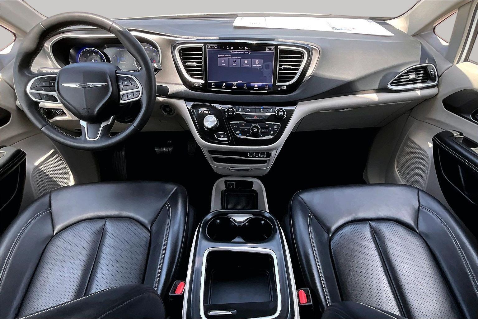 Used 2023 Chrysler Pacifica Touring-L FWD image 14