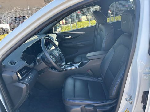 Used 2025 Buick Envista Sport Touring image 24