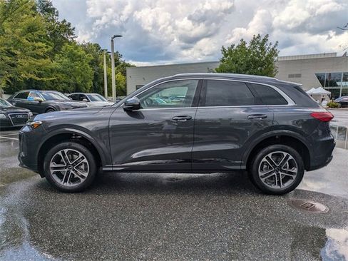 Used 2025 Audi Q5 Premium w/ Convenience Package image 6