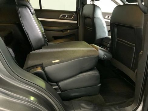 Used 2017 Ford Explorer XLT w/ Equipment Group 202A FWD image 26