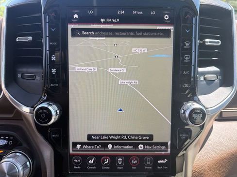 Used 2019 RAM 1500 Laramie AWD/4WD image 18