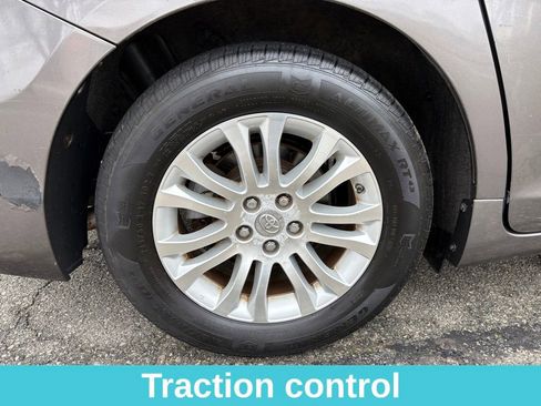 Used 2011 Toyota Sienna XLE image 33