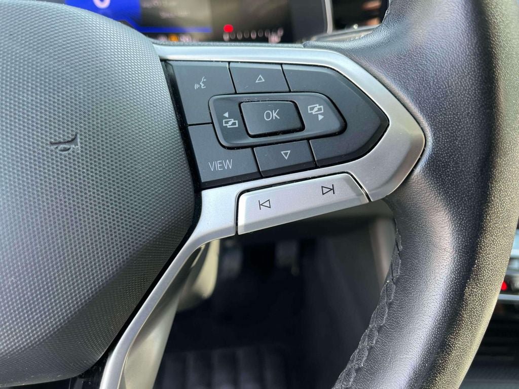 Used 2025 Volkswagen Jetta SE FWD image 29