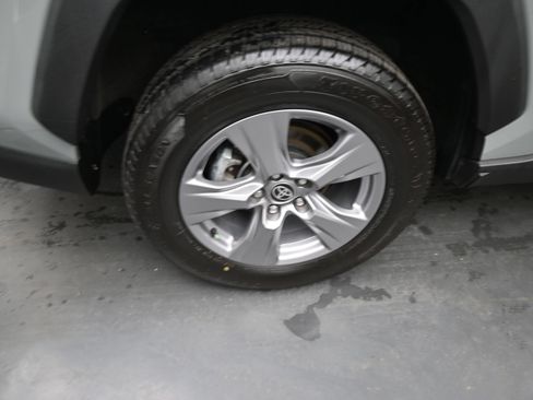 Used 2022 Toyota RAV4 XLE AWD/4WD image 9