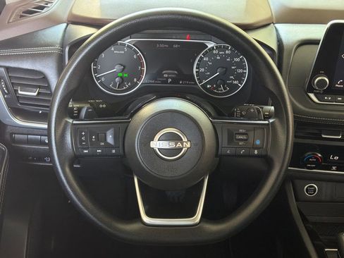 Used 2023 Nissan Rogue SV image 4