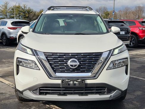 Used 2022 Nissan Rogue SV w/ SV Premium Package image 2