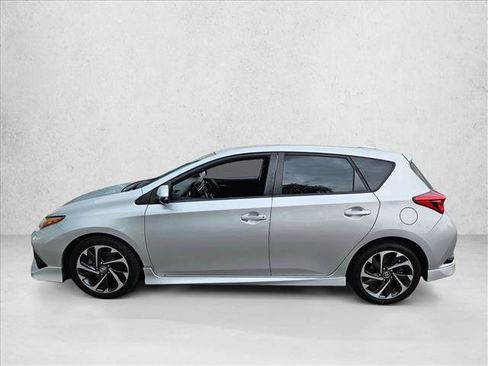 Used 2018 Toyota Corolla iM image 9