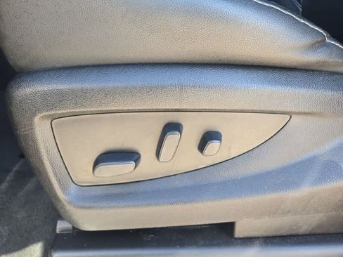 Used 2020 Chevrolet Suburban LT image 16