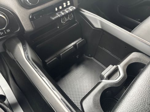 Used 2022 RAM 1500 Big Horn w/ Built-to-serve Edition image 19