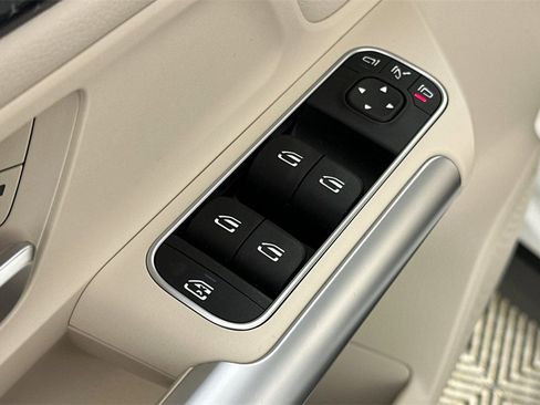 Certified 2025 Mercedes-Benz GLA 250 4MATIC image 12