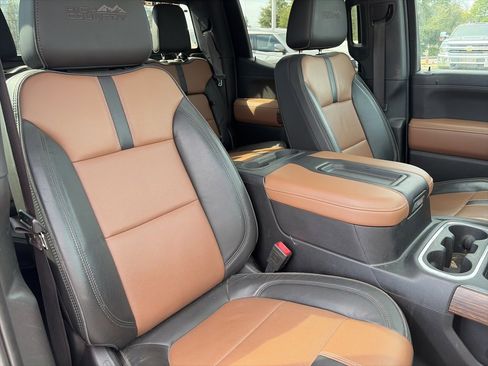 Used 2020 Chevrolet Silverado 1500 High Country w/ Technology Package image 11