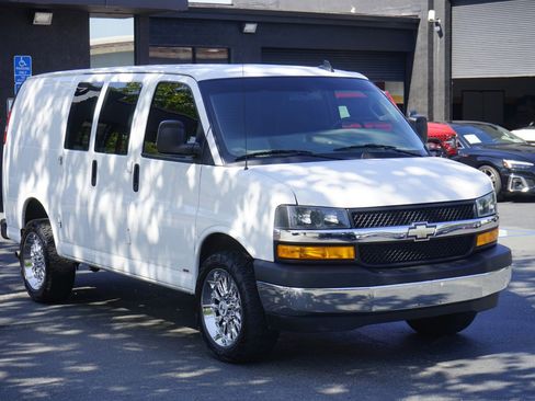 Used 2021 Chevrolet Express 2500 w/ Driver Convenience Package image 6
