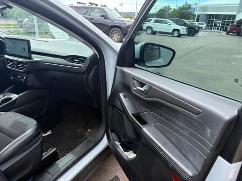 Used 2025 Ford Escape SE FWD image 28