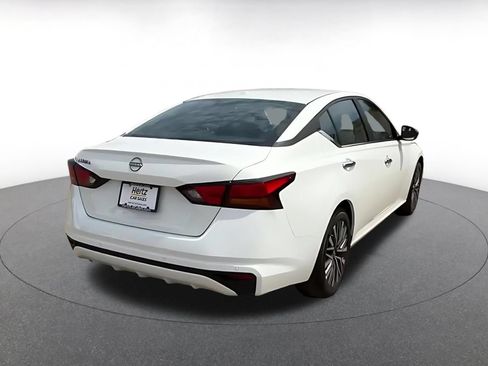 Used 2025 Nissan Altima 2.5 SV FWD image 13