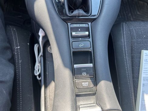 Used 2023 Honda HR-V LX image 12