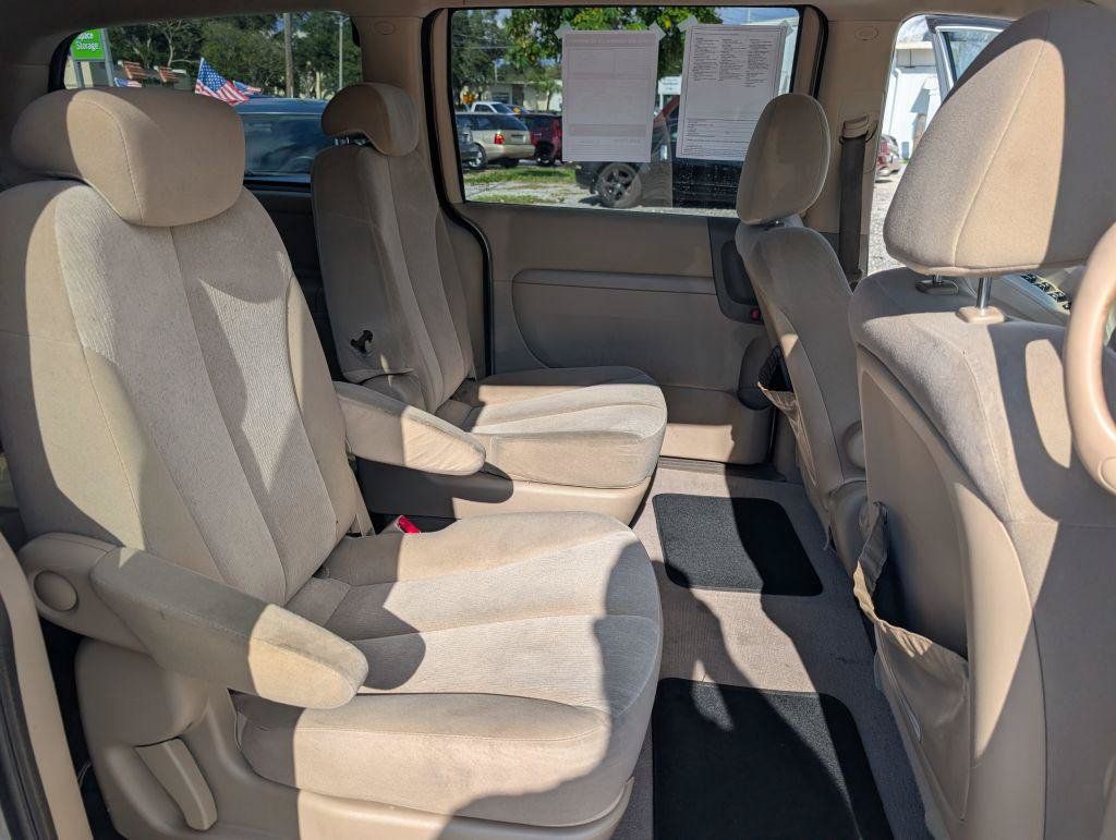 Used 2010 Kia Sedona LX FWD image 14