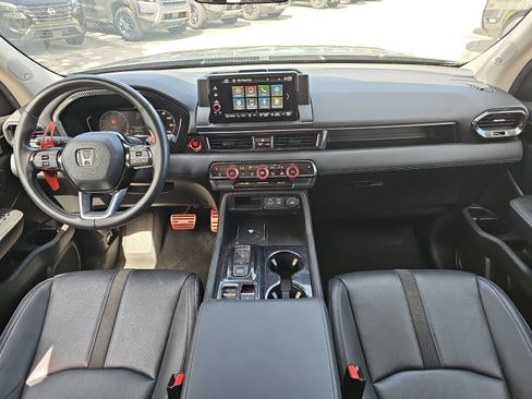 Used 2024 Honda Pilot Touring image 11