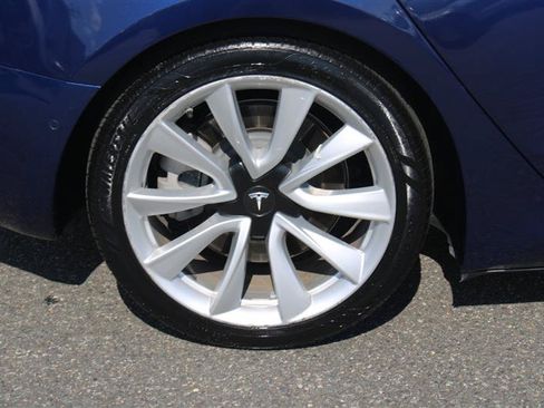 Used 2020 Tesla Model 3 Standard Range Plus RWD image 9