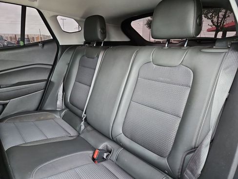 Used 2024 Chevrolet Trax LT w/ Sunroof Package FWD image 17