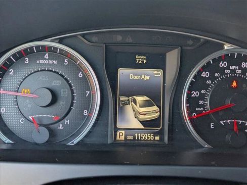 Used 2017 Toyota Camry SE image 10