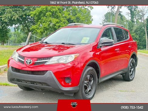Used 2014 Toyota RAV4 LE AWD/4WD image 2