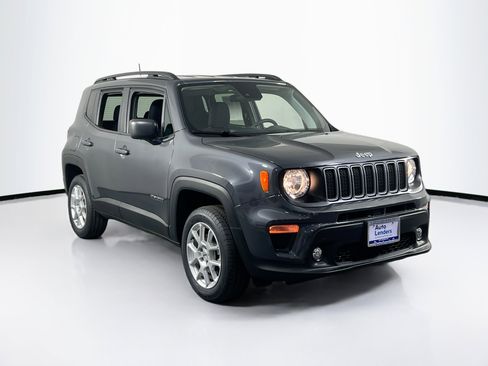 Used 2022 Jeep Renegade Latitude image 3