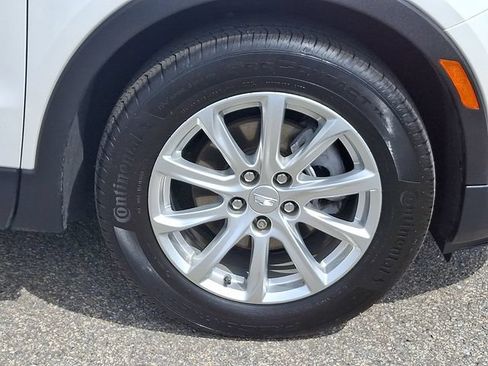 Used 2023 Cadillac XT4 Luxury w/ Cold Weather Package AWD/4WD image 8