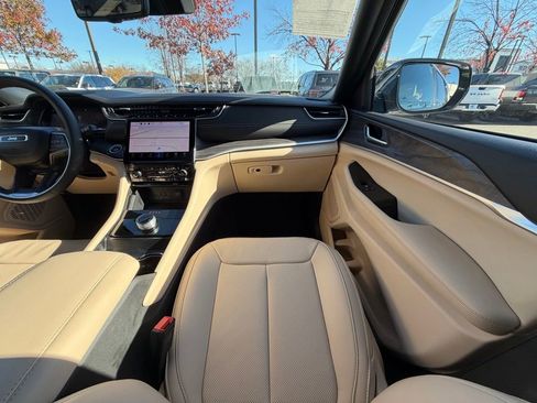 Certified 2024 Jeep Grand Cherokee Limited w/ Luxury Tech Group II image 20