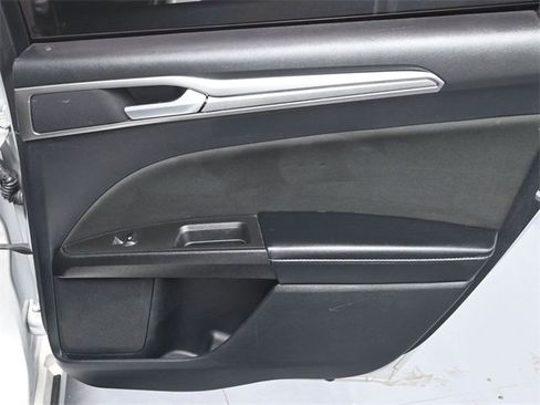 Used 2019 Ford Fusion SE image 29