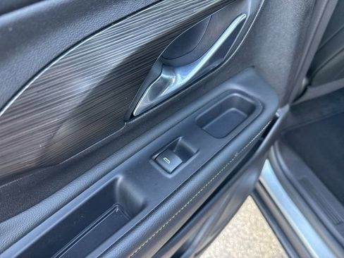 Used 2024 GMC Terrain SLT image 39