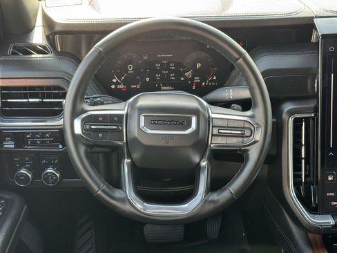 Used 2025 GMC Yukon Denali AWD/4WD image 12
