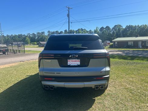 Used 2024 Chevrolet Traverse Z71 w/ Enhanced Driving Package AWD/4WD image 9