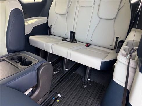 New 2026 Kia Carnival EX FWD image 13