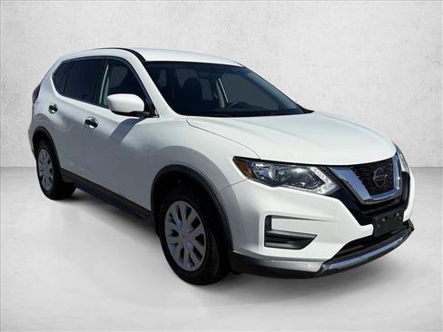 Used 2018 Nissan Rogue S FWD image 3
