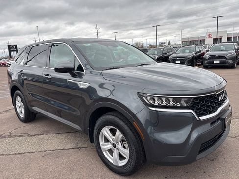 Used 2023 Kia Sorento LX AWD/4WD image 3