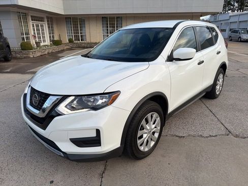 Used 2018 Nissan Rogue S image 2