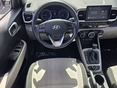 Used 2022 Hyundai Venue SEL FWD image 13